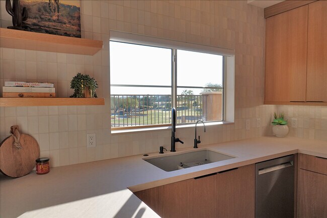 Foto del edificio - 8245 E Bell Rd