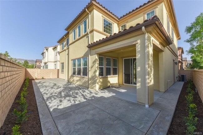 Building Photo - 16 Torosa