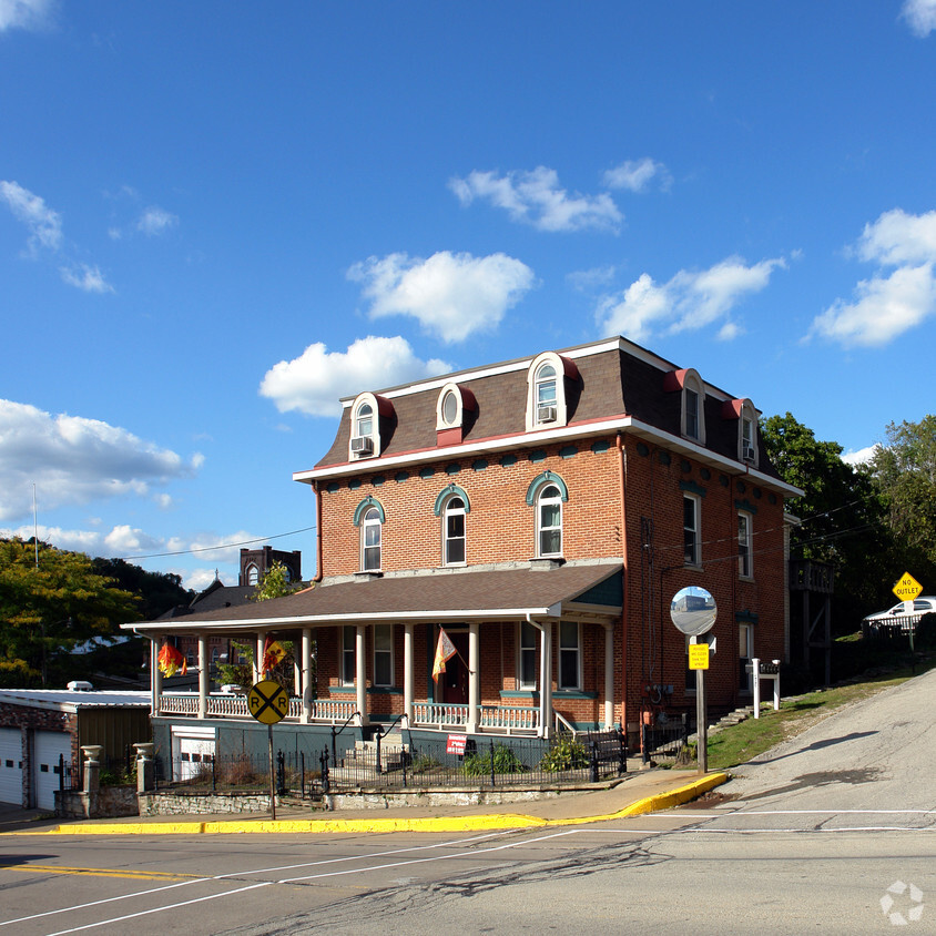 Primary Photo - 303 E Main St