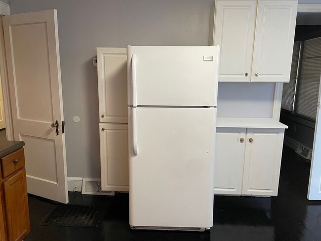 Building Photo - 1098