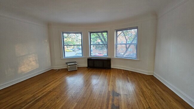 Building Photo - 2456 W Catalpa Ave