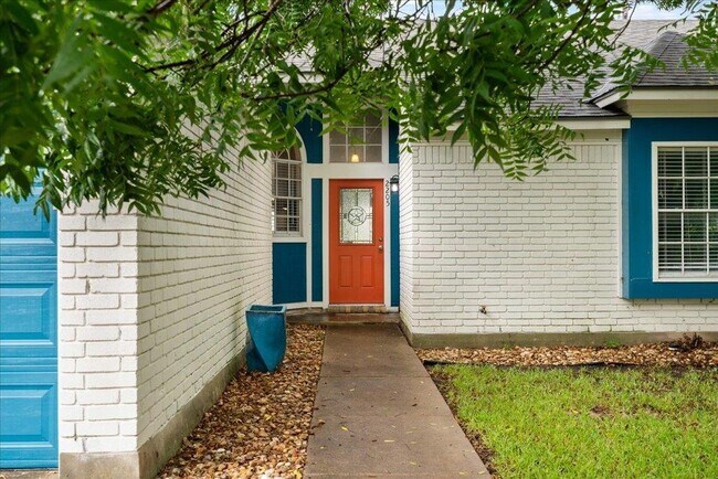 Foto del edificio - 2205 Cedar Branch Dr