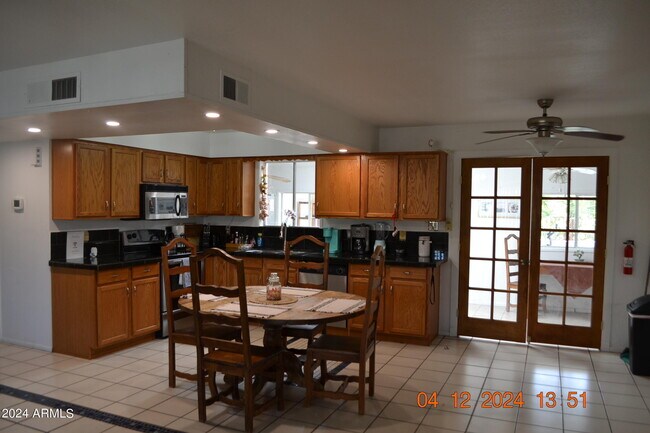 Building Photo - 658 N Palo Verde Dr