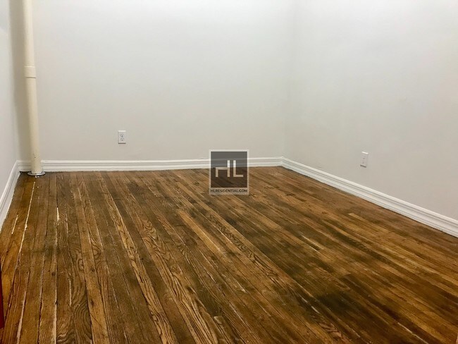 Building Photo - Super High Ceiling  2 Bedroom/1 Bathroom W...
