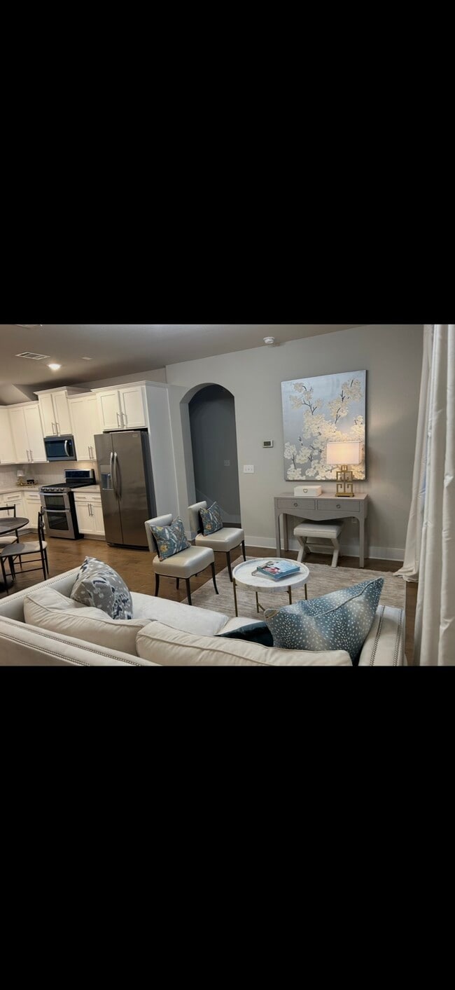 Building Photo - 142 Volterra Ln