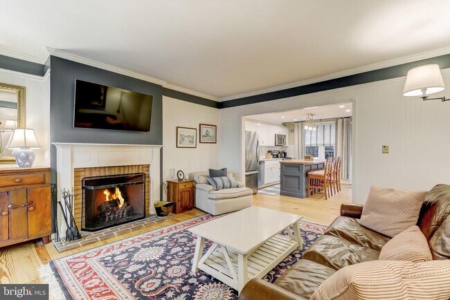 Building Photo - 145 W Hill St