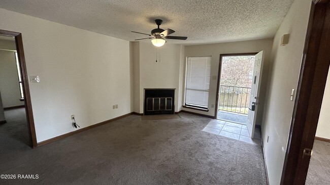 Building Photo - 16633 West Dr