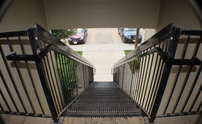 Foto del edificio - 2000 Meadow Ct