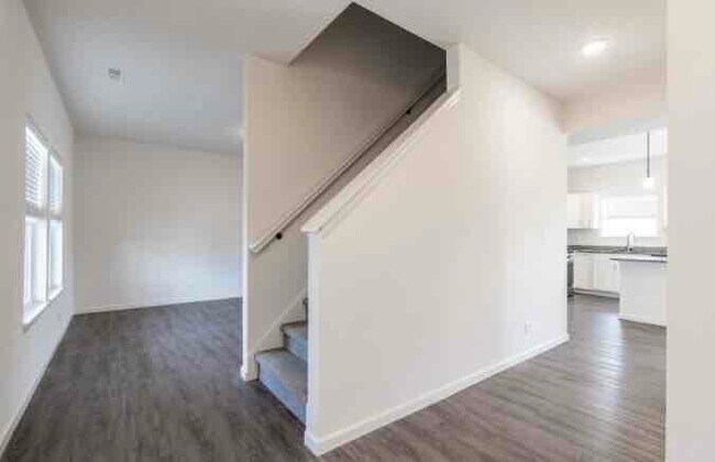 Building Photo - 1112 Colcester Ln
