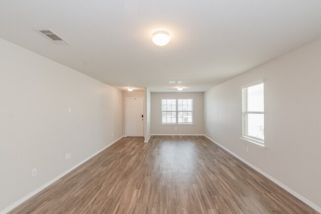 Foto del edificio - 2703 Summer Ln