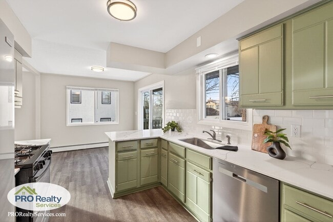 Building Photo - Recently Remodeled 4 Bedroom Home