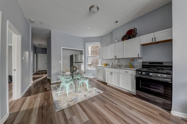 Foto del edificio - 9035 S Exchange Ave