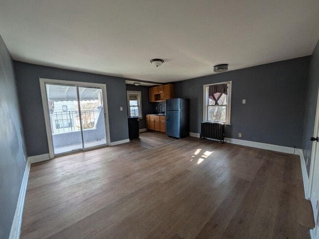 Building Photo - 205-11 110th Ave