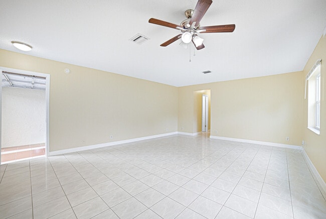 Building Photo - 3912 NW 110th Ave