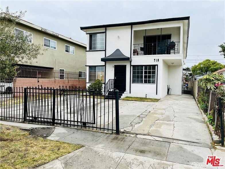 Foto principal - 719 E 79th St