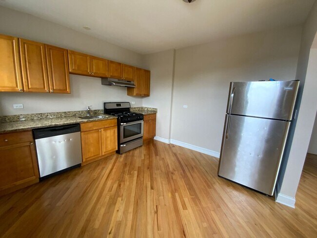Foto del edificio - 894 Green Bay Rd