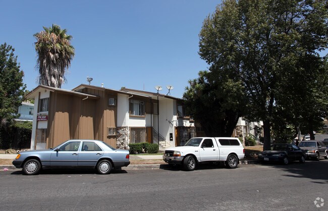 3867 - 3885 Potomac, ¡alejado - 3867 Potomac Ave.