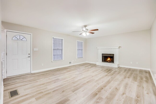 Building Photo - 39 Little John Way