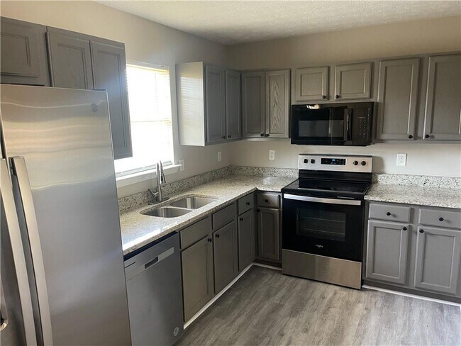 Foto del edificio - 230 Evergreen Trail SE