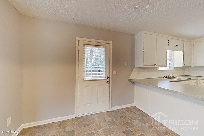 Foto del edificio - 713 Russell Ridge Rd