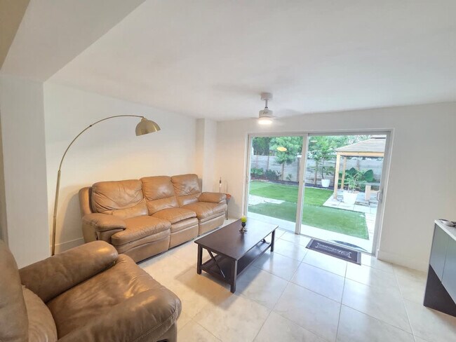 Foto del edificio - 806 NE 4th St