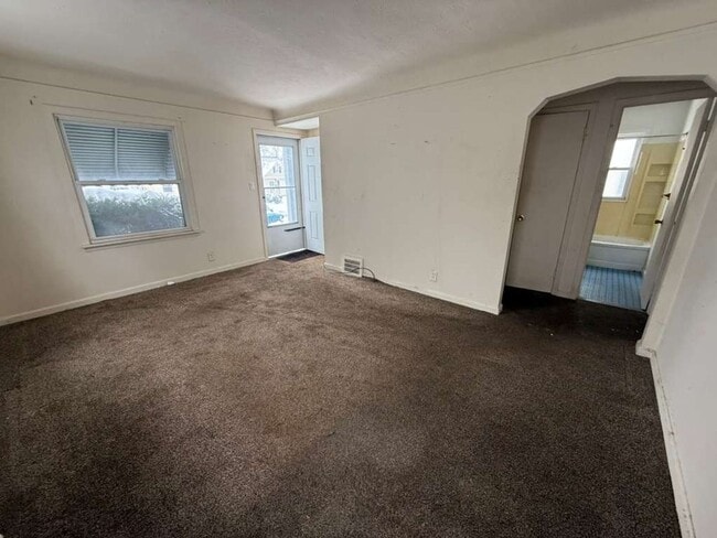 Building Photo - 3-BED, 1 BATH BEAUTIFUL SINGLE- FAMILY HOME IN MAPLE HEIGHTS!