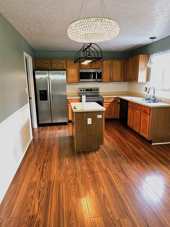 Building Photo - 20 Andover Dr