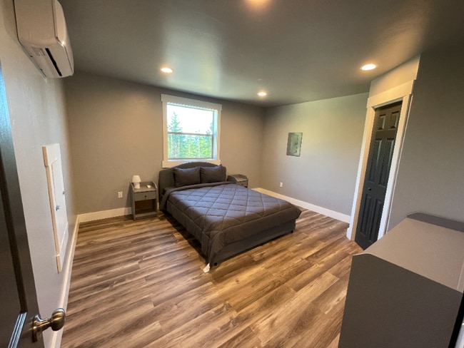 Building Photo - 1954 Panoramic View Dr