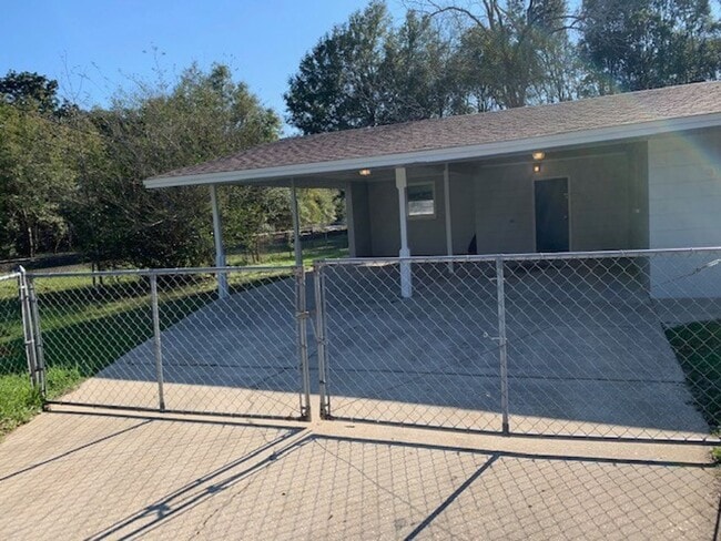 Building Photo - 401 Hancock Ln