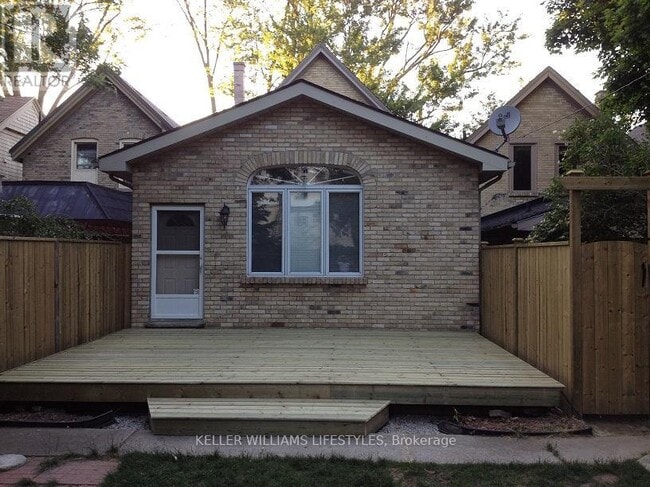 Building Photo - 303 Pall Mall St