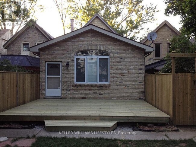 Photo du bâtiment - 303 Pall Mall St