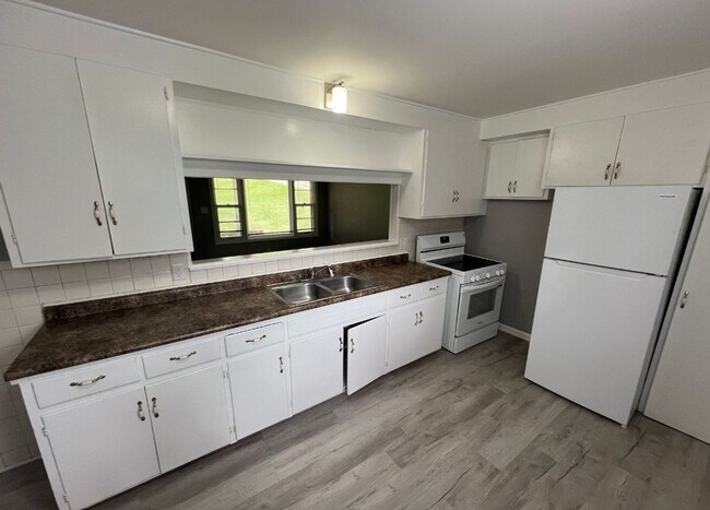 Foto del edificio - Freshly Updated 2-Bedroom Duplex with One-...