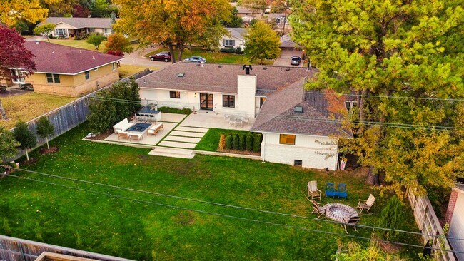 Building Photo - Modern, fully equipped smart home