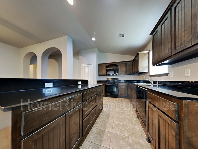 Building Photo - 3906 W 108th St S