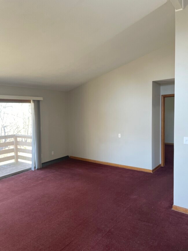 Building Photo - 1618 Maxen Dr