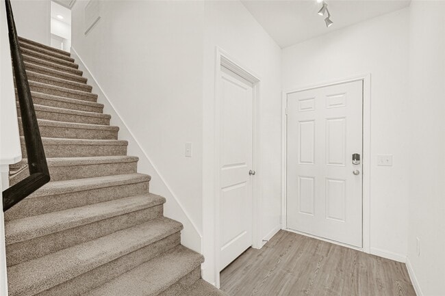 Building Photo - 318 Maple Bark Trl