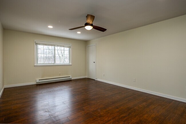 Foto del edificio - 529 Fox Run Ln