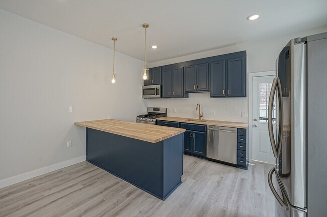 Building Photo - 1653 S Lawrence St