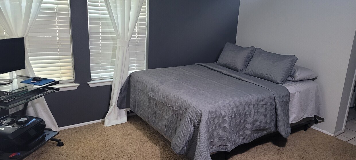 Master bedroom - 2452 Santa Cruz Ln