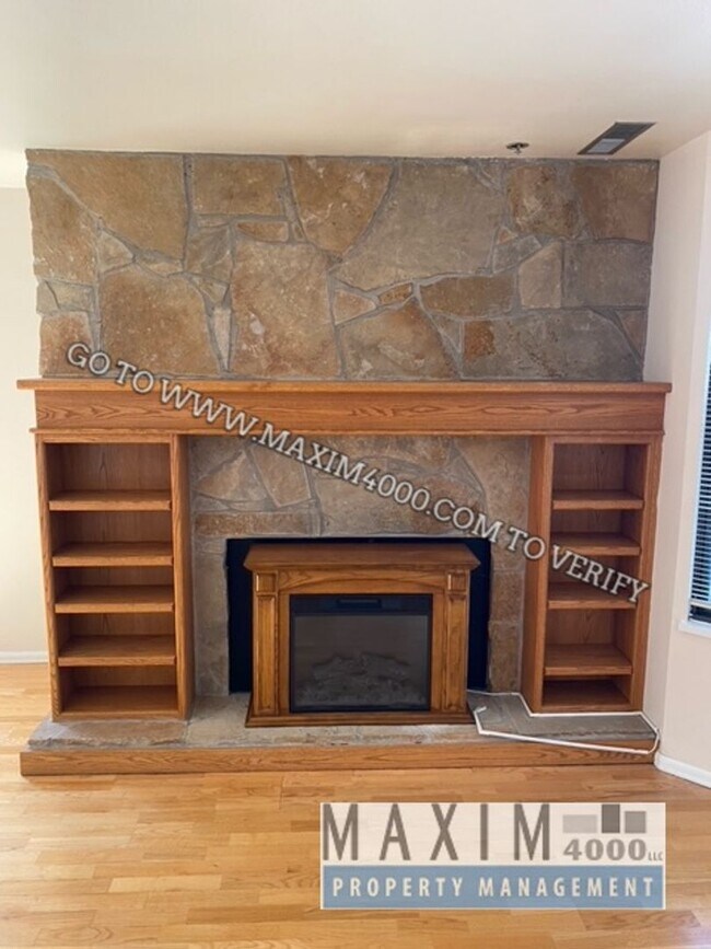 Building Photo - 1111 Horizon Dr