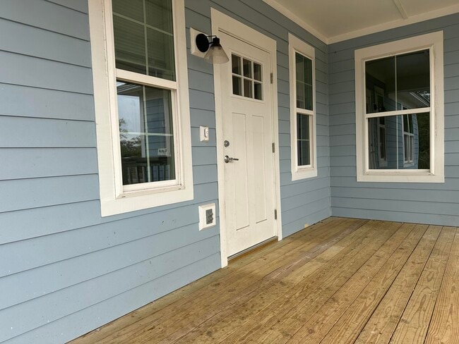 Building Photo - 524 N Raphael Rd