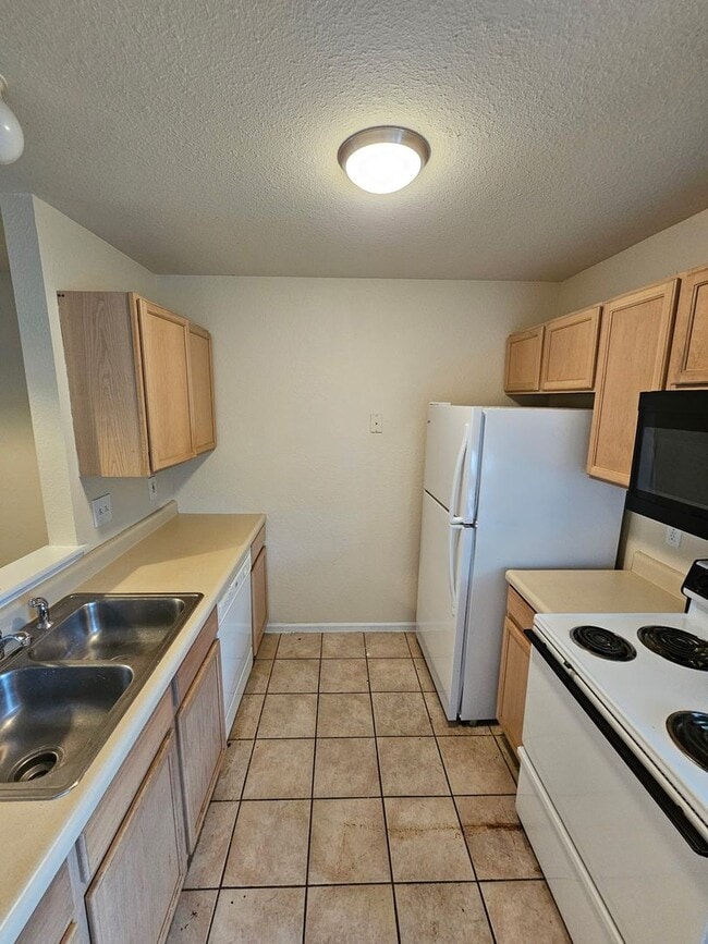 Building Photo - 4409 Derby Ridge Dr