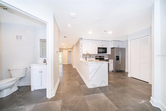 Building Photo - 8844 Coral Palms Ct