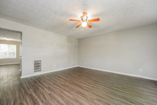 Foto del edificio - 2286 Strathmoor Manor Dr