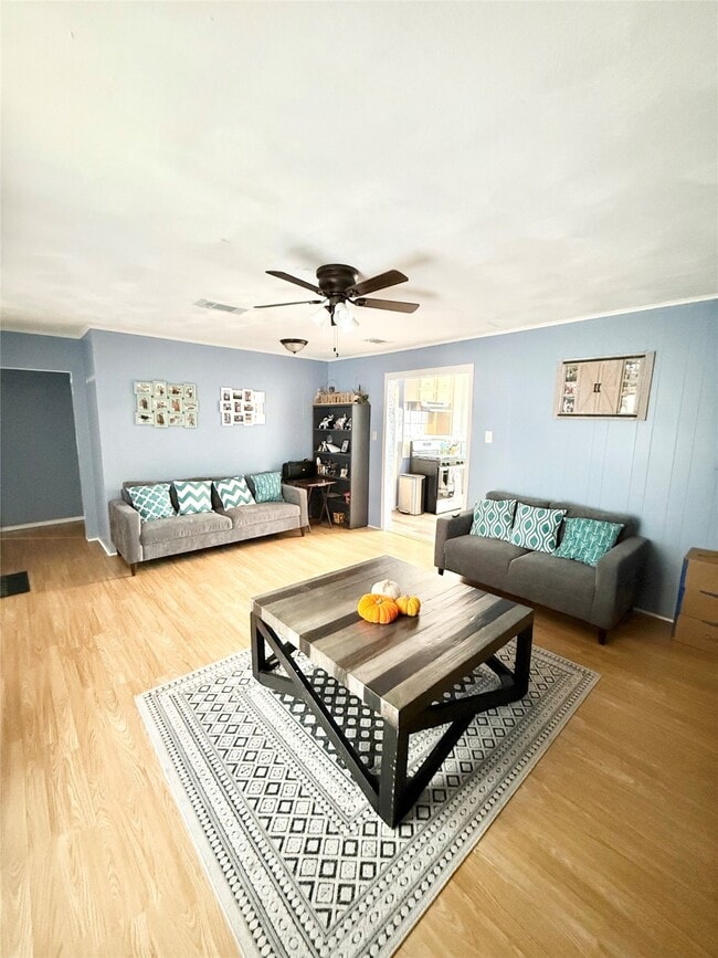 Building Photo - 521 Cypress Dr