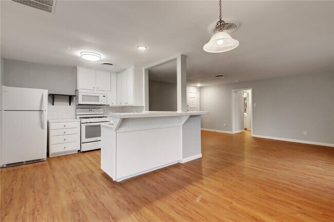 Building Photo - 8204 Exmoor Dr