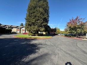 Building Photo - 206 Vista Prieta Ct