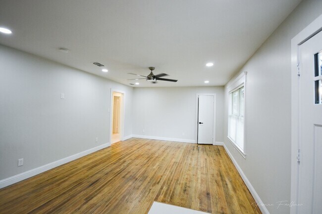 Foto del edificio - 722 E Strong Pkwy