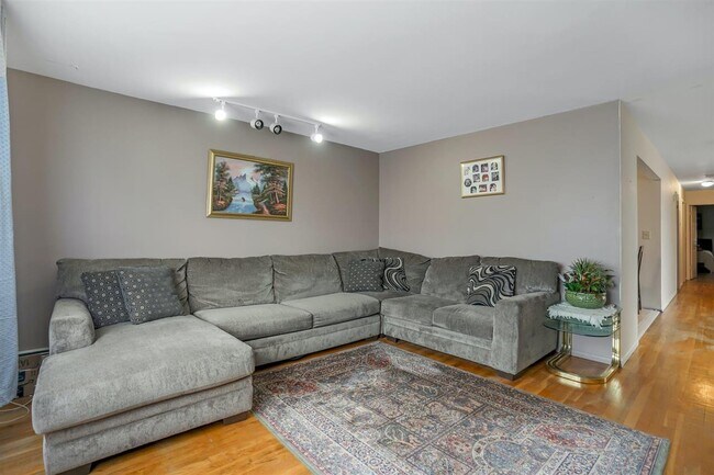 Building Photo - 398 Jersey Ave