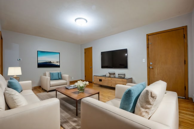 Photo - 2 Bedroom / 1 Bath Duplex with Washer/Dryer House